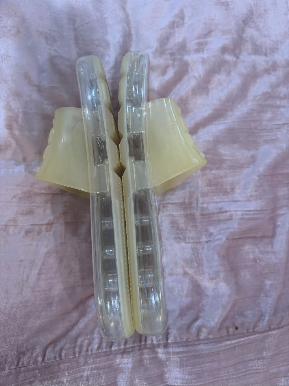 Tory Burch bubble jelly slides size 9B in clear!